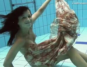 Wooly hotty Krasula Fedorchuk in the pool